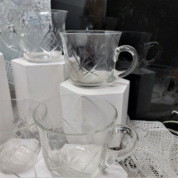 Vintage Glass Coffee Tea Cups Clear w/ Cut Design 8 Pc - Picture 8 of 10